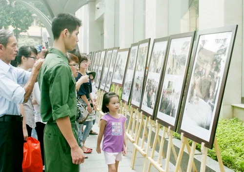 Chớp hình cảm động ngày Quốc tang