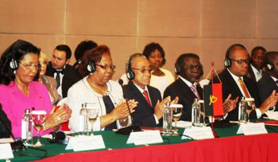 Đoàn Chính phủ Angola tại kỳ họp