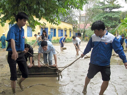 Bão lũ đi qua, xót xa ở lại