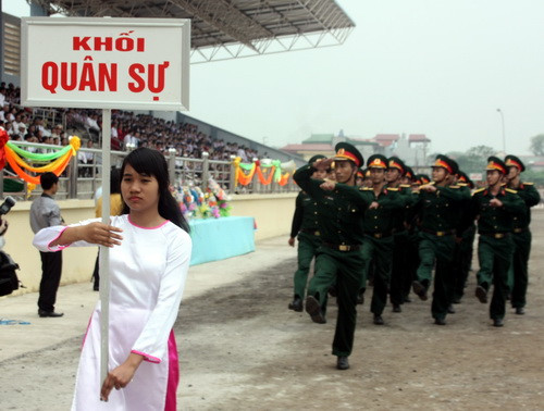 Các lực lượng diễu hành trong lễ khai mạc, gồm: Lực lượng vũ trang...