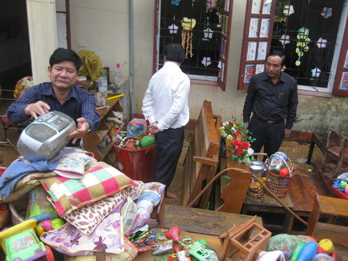 Trong bão lũ, lòng yêu nghề càng thêm lấp lánh
