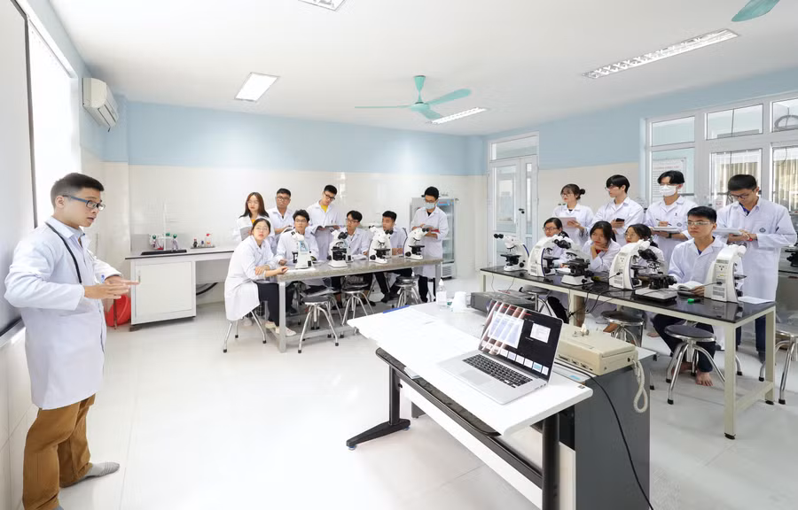 Thế hệ trẻ ĐHQGHN đang hiện thực hóa chiến lược phát triển giáo dục.