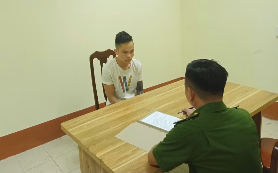 Đối tượng Tô Văn Mạnh tại cơ quan chức năng. Ảnh: Công an Quảng Ninh.