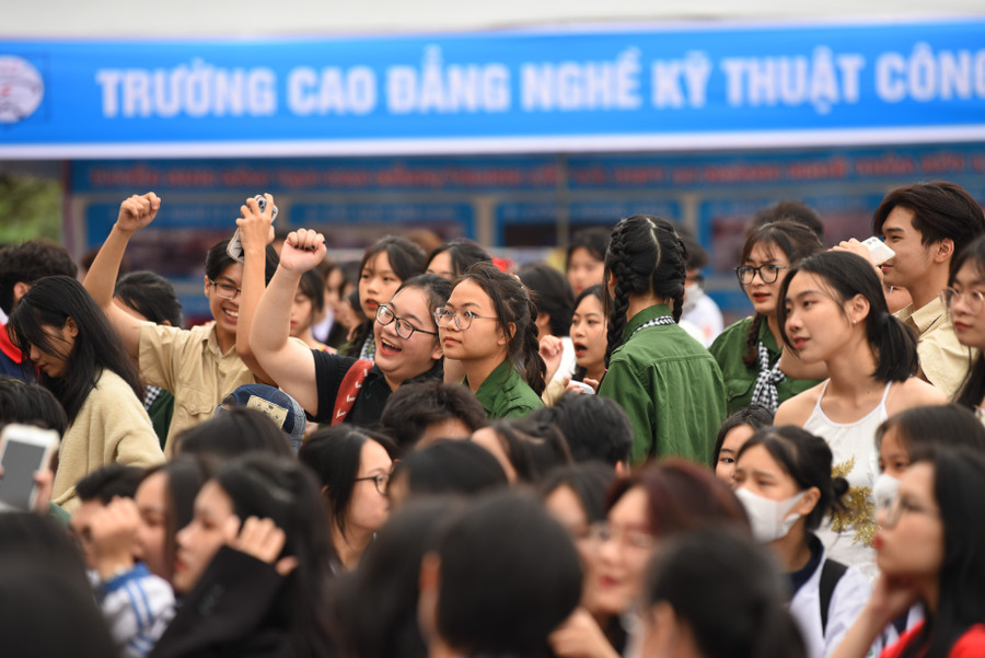 Các tiết mục dự thi đều nhận được sự cổ vũ nhiệt tình từ cổ động viên của các trường. Các tiết mục dự thi đều nhận được sự cổ vũ nhiệt tình từ cổ động viên của các trường.