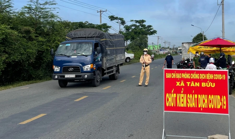 Một chốt kiểm soát dịch bệnh ở Long An.