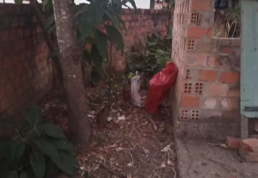 Thi thể cháu bé sơ sinh còn nguyên dây rốn được người dân phát hiện tại xã Đăk Ngọk.