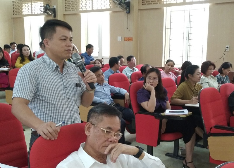 Trong không khí cởi mở, cầu thị, CBQL giáo dục các cấp tỉnh Hải Dương đã chia sẻ các tình huống và trực tiếp thảo luận nhóm cách thức đánh giá, giải quyết các tình huống truyền thông, quan hệ báo chí....