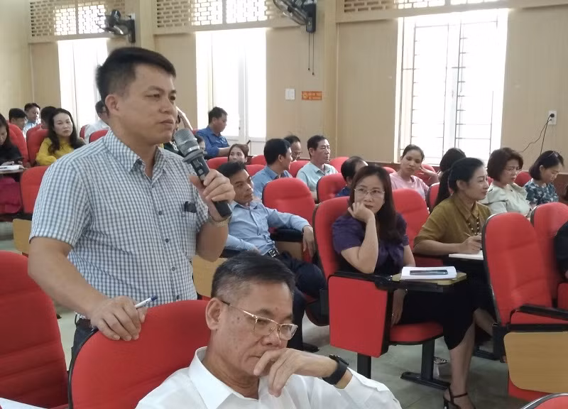 Trong không khí cởi mở, cầu thị, CBQL giáo dục các cấp tỉnh Hải Dương đã chia sẻ các tình huống và trực tiếp thảo luận nhóm cách thức đánh giá, giải quyết các tình huống truyền thông, quan hệ báo chí....