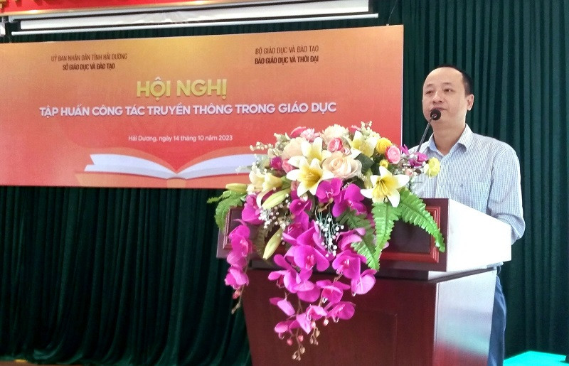 Ông Thiều Thúc Khang- Phó trưởng ban phụ trách Ban Kinh tế - Xã hội, Báo Giáo dục và Thời đại phát biểu khai mạc Hội nghị.