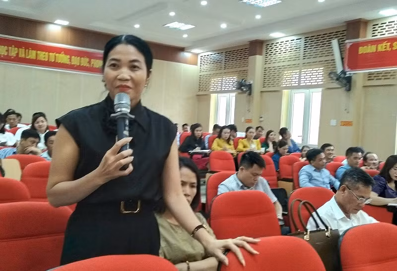 Trong không khí cởi mở, cầu thị, CBQL giáo dục các cấp tỉnh Hải Dương đã chia sẻ các tình huống và trực tiếp thảo luận nhóm cách thức đánh giá, giải quyết các tình huống truyền thông, quan hệ báo chí....