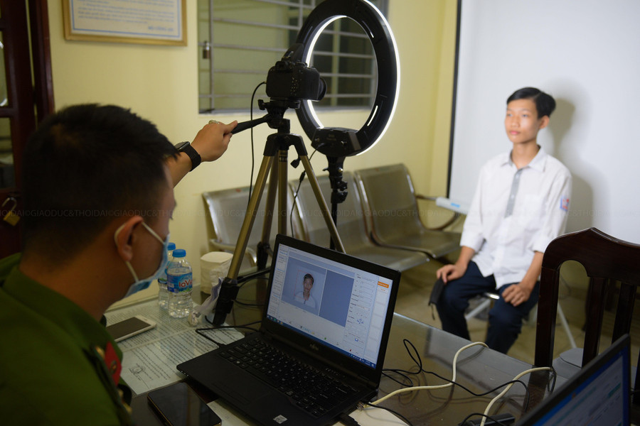 Vì vậy, thời gian này công dân đủ điều kiện được cấp nên tranh thủ thời gian đến trụ sở công an xã, phường, thị trấn thực hiện thủ tục, bảo đảm quyền lợi cá nhân của chính mình.