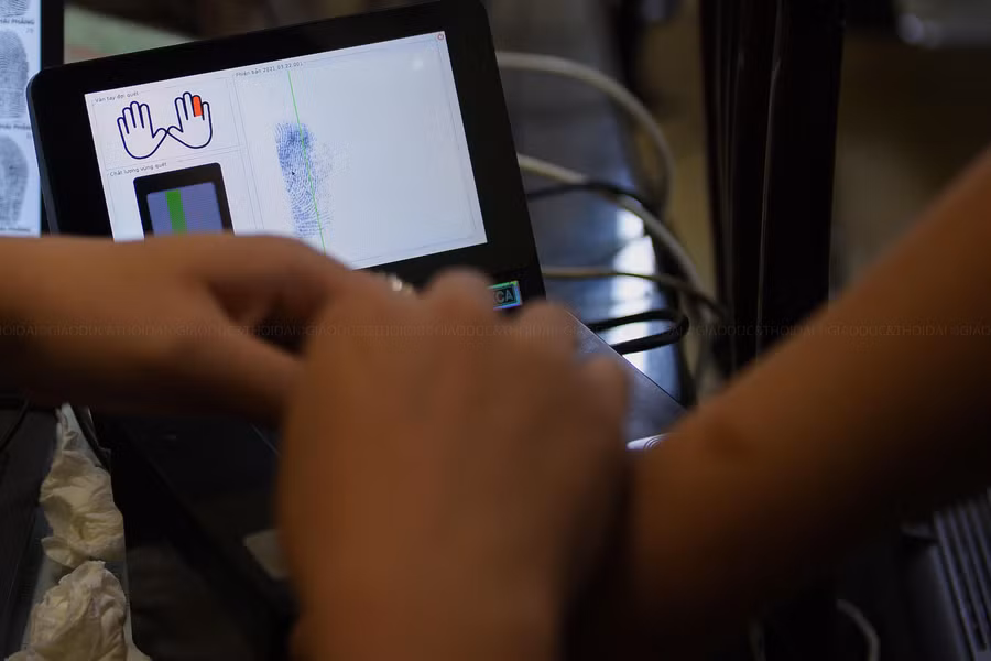 Theo Công an TP Hà Nội, sổ hộ khẩu giấy sẽ hết hiệu lực ngày 31/12, do đó CCCD gắn chip được tích hợp các thông tin sẽ là giấy tờ để công dân thực hiện giao dịch.