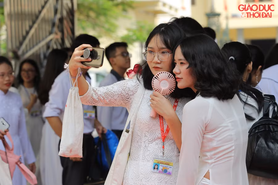 Nữ sinh xinh đẹp của các trường khiến ai cũng phải ngắm nhìn.