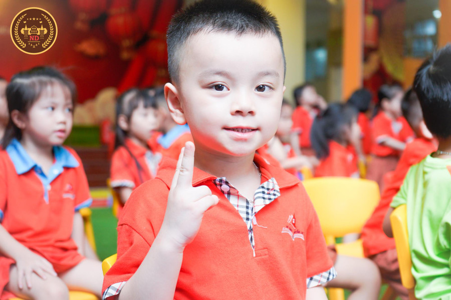 Hoạt động "một ngày làm lính cứu hỏa" giúp các bé được trải nghiệm được nhiều kỹ năng bổ ích. Không chỉ giúp các cháu có kiến thức, kỹ năng cơ bản để xử lý và thoát nạn khi có cháy, nổ xảy ra, mà từ đó nâng cao ý thức, trách nhiệm của mỗi người đối với công tác PCCC. Hoạt động "một ngày làm lính cứu hỏa" giúp các bé được trải nghiệm được nhiều kỹ năng bổ ích. Không chỉ giúp các cháu có kiến thức, kỹ năng cơ bản để xử lý và thoát nạn khi có cháy, nổ xảy ra, mà từ đó nâng cao ý thức, trách nhiệm của mỗi người đối với công tác PCCC.