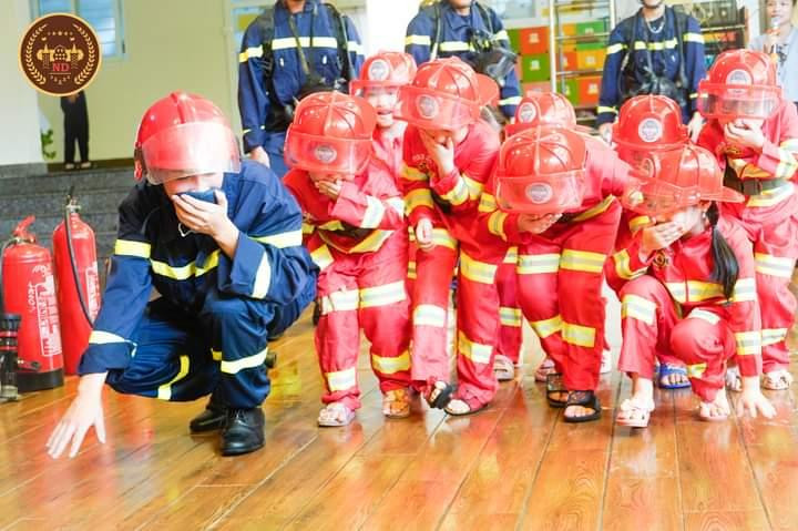 Một số kỹ năng đơn giản nhưng hiệu quả nhằm bảo vệ và giúp bé giảm thiểu rủi ro khi có cháy xảy ra. Một số kỹ năng đơn giản nhưng hiệu quả nhằm bảo vệ và giúp bé giảm thiểu rủi ro khi có cháy xảy ra.