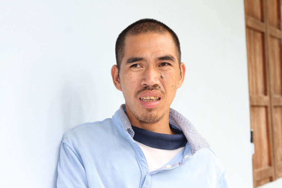 Gia đình đang tính đến phương án gửi những người con của bà vào trong trung tâm bảo trợ xã hội để được chăm sóc tốt hơn Gia đình đang tính đến phương án gửi những người con của bà vào trong trung tâm bảo trợ xã hội để được chăm sóc tốt hơn