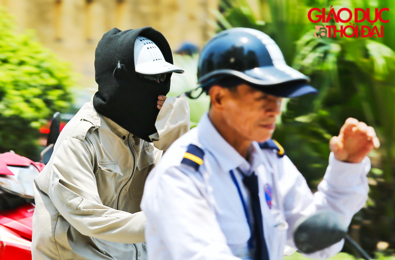 Không ít người cảm thán: Thời tiết này, "chỉ thở thôi cũng thấy mệt"...