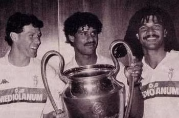 Marco Van Basten cùng AC Milan đoạt Cúp Châu Âu 