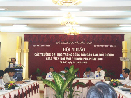 Hội thảo đổi mới phương pháp dạy học Quang cảnh hội thảo đổi mới PP dạy học