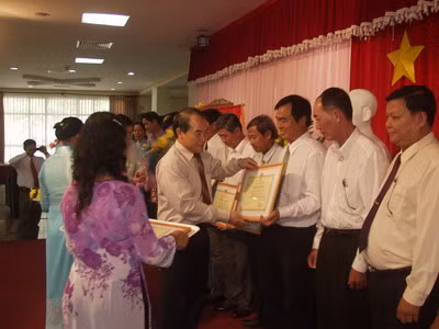 Công nhận phổ cập giáo dục THCS ở Sóc Trăng