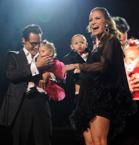 Jennifer Lopez cùng chồng là ca sĩ Marc Anthony và 2 con Jennifer Lopez cùng chồng là ca sĩ Marc Anthony và 2 con
