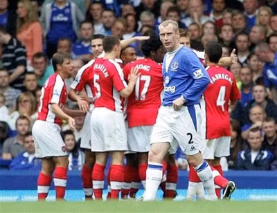 Arsenal khởi đầu như trong mơ