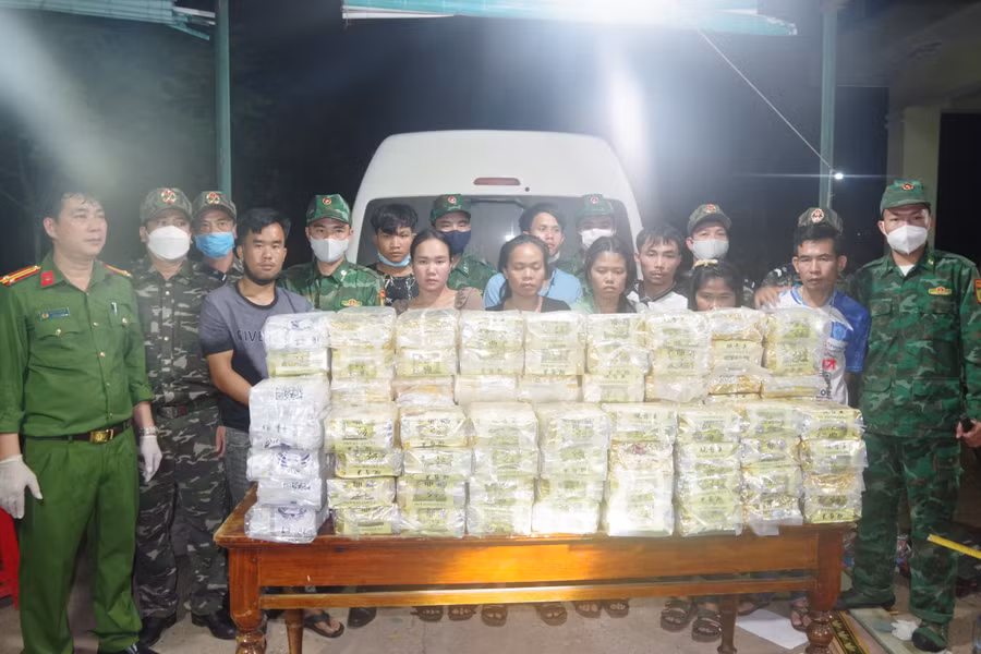 Lực lượng chức năng phá chuyên án vận chuyển 100kg ma túy.