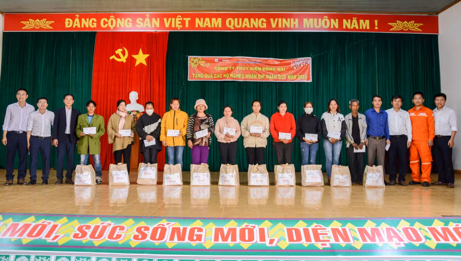 Tặng quà Tết cho người dân dịp Xuân Qúy Mão 2023...