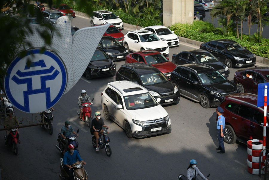 Tại nhiều điểm khác cũng trong tình trạng tương tự.