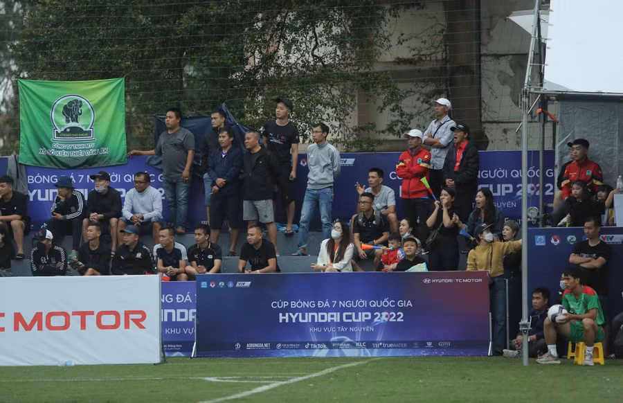 Rất đông khán giả tại Buôn Ma Thuột đến cổ vũ cho các trận đấu tại giải.