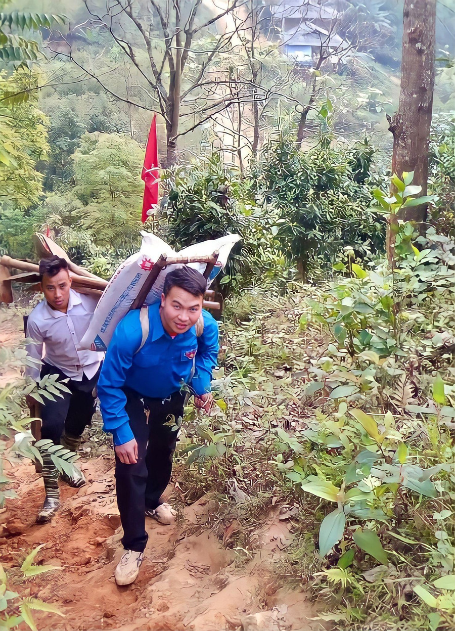 Anh Thảo luôn tiên phong, gương mẫu trong các phong trào, hoạt động ở địa phương. Việc anh đi học đại học cũng nhằm vận động thanh niên trong bản cùng tham gia học tập suốt đời, nâng cao dân trí, xóa đói giảm nghèo.