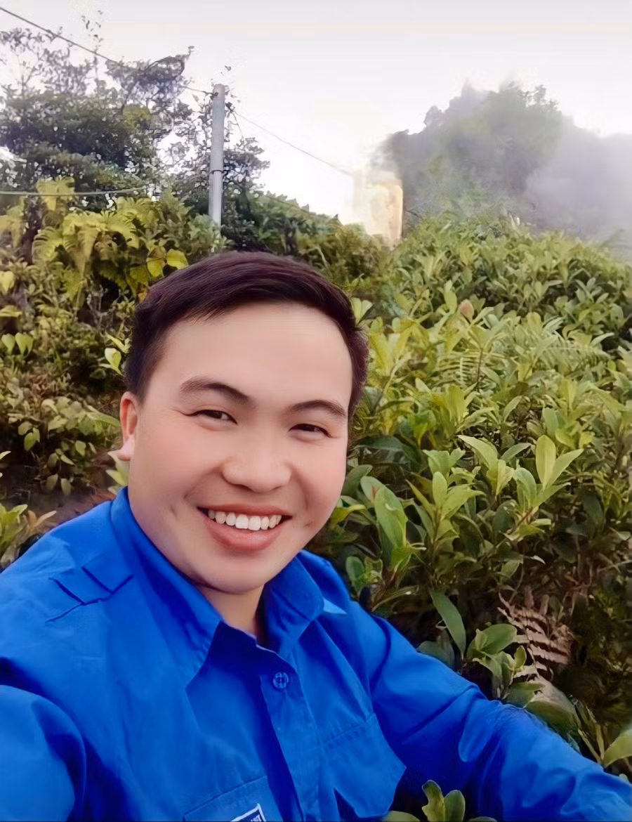 Anh Hảng A Thào – Bí thư Đoàn Thanh niên xã Bản Công, huyện Trạm Tấu, tỉnh Yên Bái, hiện là sinh viên hệ đào tạo trực tuyến của Trường ĐH Mở Hà Nội.