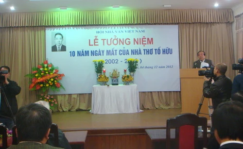 Lễ tưởng niệm 10 năm ngày mất của nhà thơ Tố Hữu