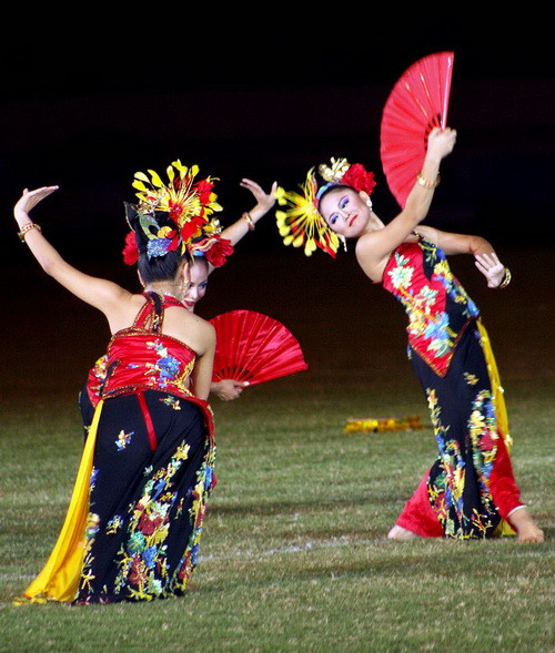 Tiết mục múa đặc sắc của nước chủ nhà 17th ASEAN University Games – 2014 Indonesia tại lễ bế mạc