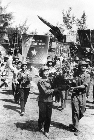 Quân dân Hà Nội vui mừng với chiến thắng B-52