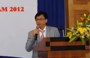 PGS.TS Vũ Quốc Chung-trưởng ban điều hành dự án báo cáo tại hội nghị PGS.TS Vũ Quốc Chung-trưởng ban điều hành dự án báo cáo tại hội nghị