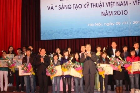 Công bố các giải thưởng Tài năng khoa học trẻ Việt Nam 2012