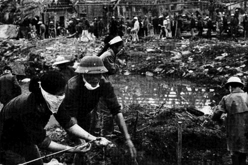 Một góc phố Khâm Thiên bị máy bay B52 huỷ diệt