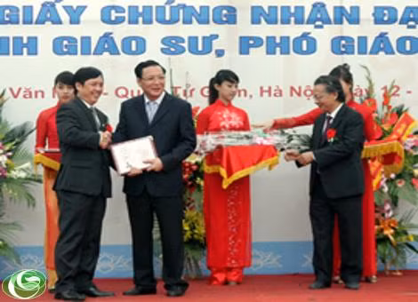 Công bố danh sách GS, PGS năm 2012
