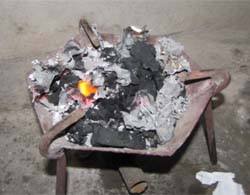 Sưởi ấm bàng than có thể gây hậu quả đáng tiếc Sưởi ấm bàng than có thể gây hậu quả đáng tiếc