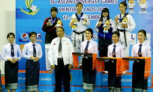 Trịnh Kim Tường Vân cùng Hà Thị Nguyên xuất sắc vượt qua các VĐV khác và mang về cho đoàn Việt Nam 2 HCV ở môn Taekwondo Trịnh Kim Tường Vân cùng Hà Thị Nguyên xuất sắc vượt qua các VĐV khác và mang về cho đoàn Việt Nam 2 HCV ở môn Taekwondo