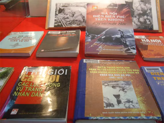 Triển lãm "Điện Biên Phủ trên không" qua các tư liệu ảnh 3