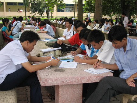 Ý thức tự giác của sinh viên luôn là yếu tố quyệt định mọi việc Ý thức tự giác của sinh viên luôn là yếu tố quyệt định mọi việc