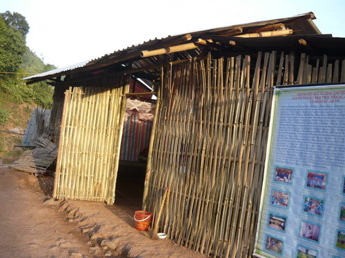 Nhà ở của cô Hiệu trưởng Nguyễn Thị Thúy- Nà Khoa- Điện Biên. Ảnh BK 