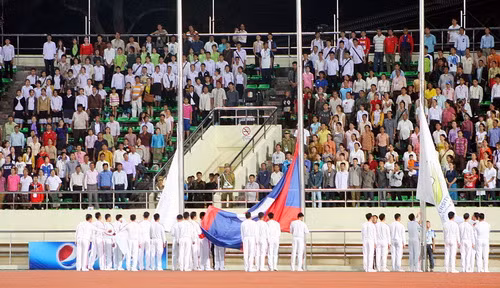 Lá cờ của 16th ASEAN University Games được hạ xuống...