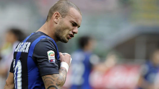 PSG bác tin đồn chiêu mộ Wesley Sneijder