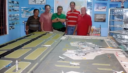 "Sân bay PNT" và niềm đam mê sưu tập của một thầy giáo