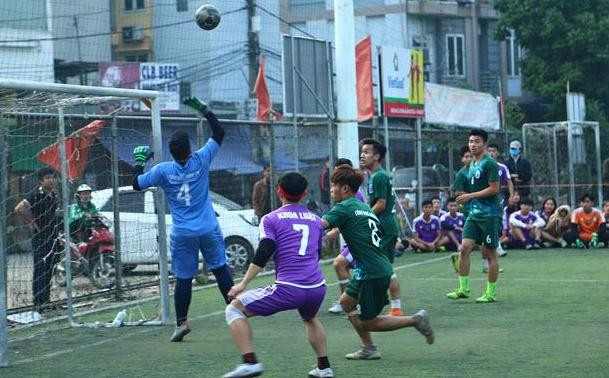 Đội nam khoa CNTT đã thắng đội nam khoa Luật giành ngôi nhất nam