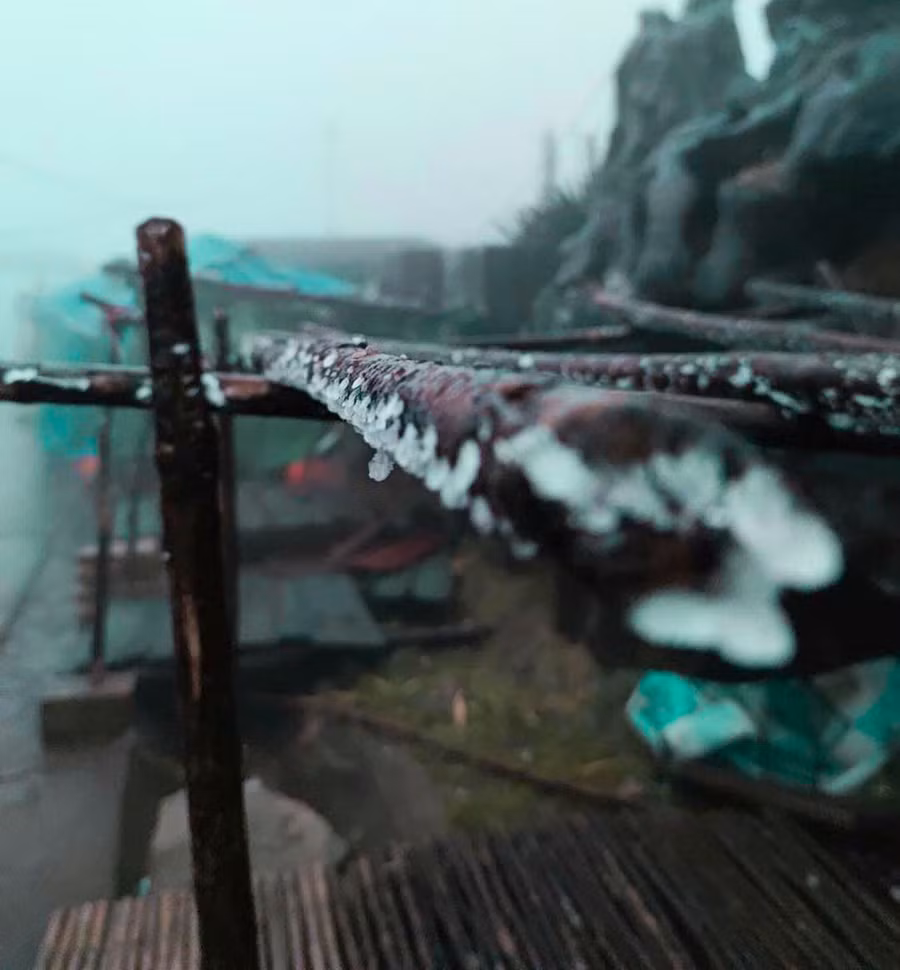 Cơ quan khí tượng dự báo, từ nay đến cuối tuần (10/1), miền Bắc còn tiếp tục chìm trong giá rét, khả năng vùng núi cao vẫn xuất hiện băng giá, thậm chí là mưa tuyết.