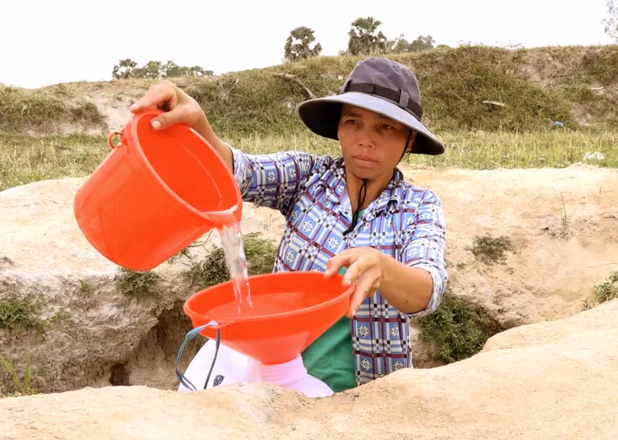 Chuyện lạ An Giang: Giếng nước tự nhiên giữa cánh đồng quanh năm cho nước ngọt - Ảnh 5.